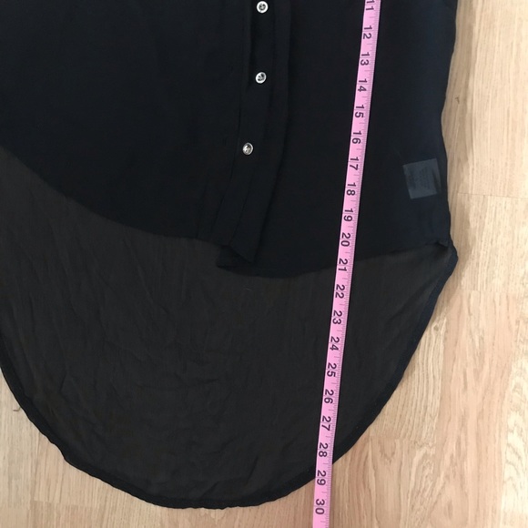 cut out tank top blouse | high-low | button down - Picture 3 of 9